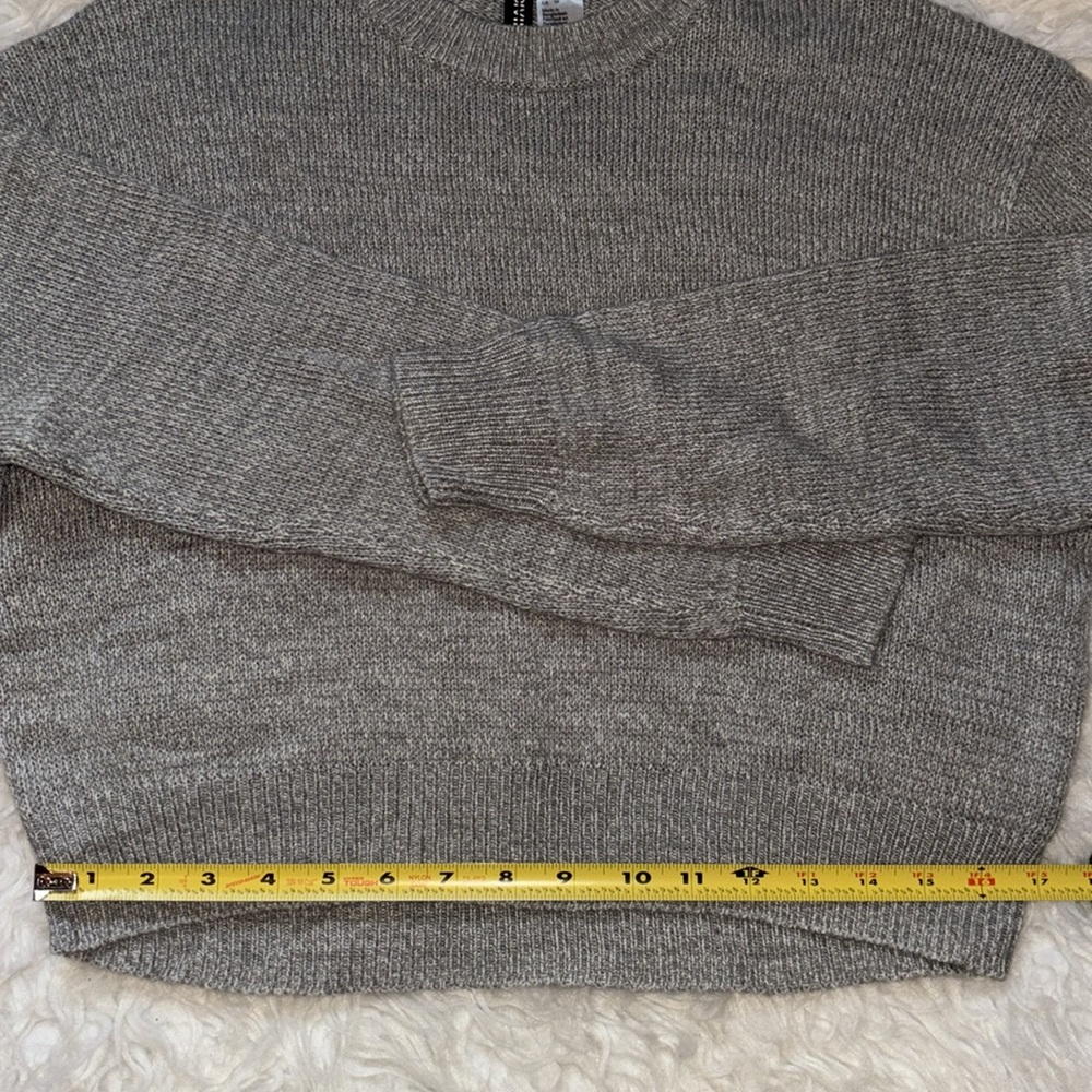 H&M Divided Women’s Cropped Hi-Lo Grey Crewneck Sweater | Size: XS - Picture 5 of 15